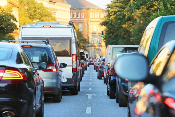 Zones ZFE : Éclairage sur les Impacts Cruciaux sur Votre Voiture et Votre Quotidien !